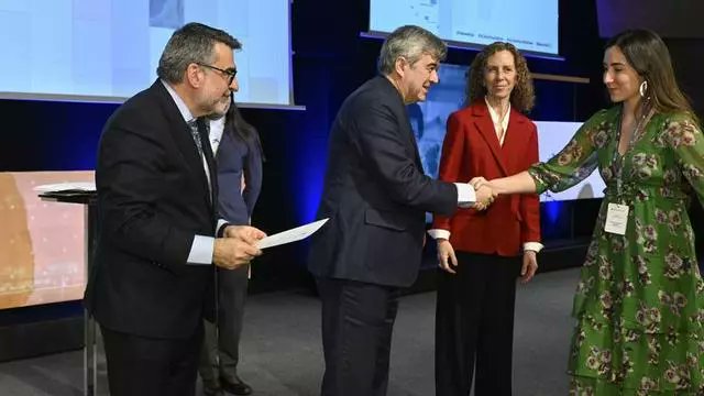 Infocomunicación (@infocoms) on Twitter photo #Investigación #TalentoJoven
☀️👩🔬Carmen Gallardo <a href="/carmengallmtz/">Carmen Gallardo</a>, la asturiana que busca una brújula para las células de la sangre <a href="/BecariosFLC/">Becas Fundación "la Caixa"</a> <a href="/FundlaCaixa/">Fundación ”la Caixa”</a>
🔬ℹ️ Doctoranda <a href="/IRBBarcelona/">IRB Barcelona</a> equipo <a href="/AlejoFraticelli/">Alejo Rodriguez-Fraticelli, PhD</a> y M Palacin
lne.es/asturias-exter… <a href="/lanuevaespana/">La Nueva España</a> #Ciencia #Investigación #TalentoJoven
☀️👩🔬Carmen Gallardo <a href="/carmengallmtz/">Carmen Gallardo</a>, la asturiana que busca una brújula para las células de la sangre <a href="/BecariosFLC/">Becas Fundación "la Caixa"</a> <a href="/FundlaCaixa/">Fundación ”la Caixa”</a>
🔬ℹ️ Doctoranda <a href="/IRBBarcelona/">IRB Barcelona</a> equipo <a href="/AlejoFraticelli/">Alejo Rodriguez-Fraticelli, PhD</a> y M Palacin
lne.es/asturias-exter… <a href="/lanuevaespana/">La Nueva España</a> #Ciencia