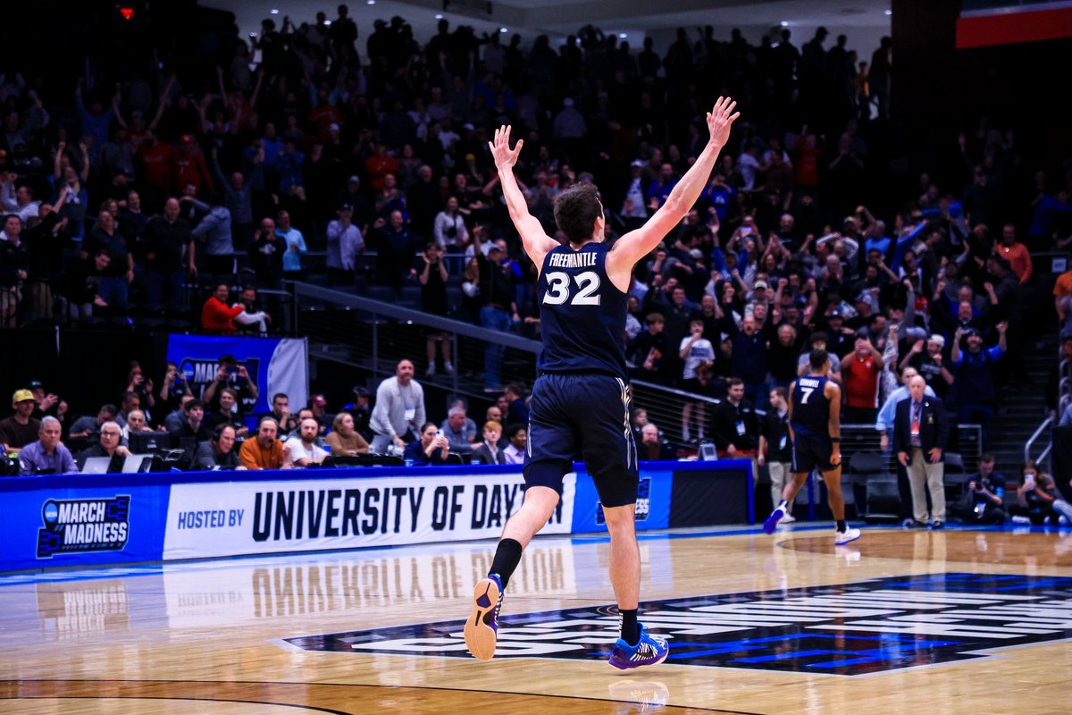 4 injuries, 2 season ending.
Definition of hard-working.

You deserve your flowers 32 🌹
Congrats on your first march madness win