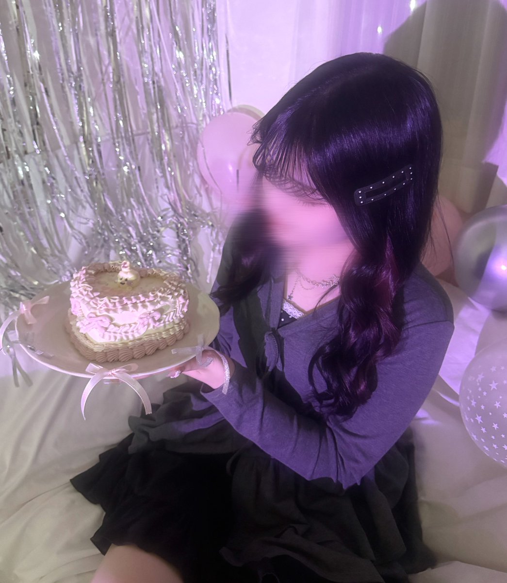 yjxnn2's tweet photo. 가장 사랑하는 사람 생일 축하해
유진이의 행복을 바라며...🪽

⊹             ⪩ ⑅ ⪨               ෆ 
              ≽ ྀི• ˕ • ྀི≼   
         乀(   J    し)
 ෆ                                   ₊
            ₊               ⊹
 #해피_뽀스데이
#OUR_SPRING_YUJIN
#HAPPYYUJINDAY https://t.co/5SNWE17gYQ
