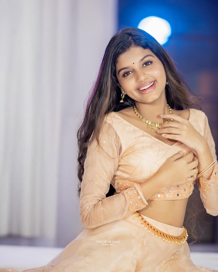 actressmeena26's tweet photo. 🎯 #NivedhyaThread 

#Bollywood #Actress #Nivedhya New Look https://t.co/Isc0xzlkrO