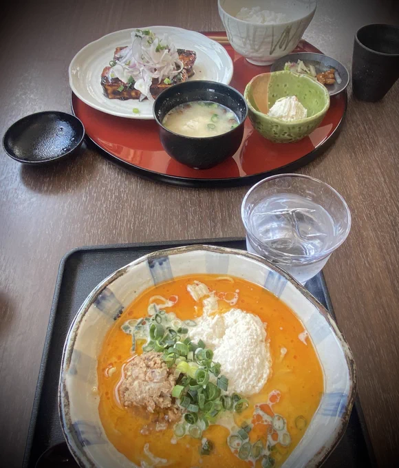 母と午前中ドライブへ 鶴来から瀬女へ。 山は雪がまだまだ残っていました 豆腐ステーキにおぼろ豆腐がのったホワイトラーメン、ポテトサラダに見えるはおからサラダ!豆腐づくし
