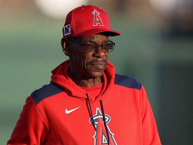 theScore's tweet image. Angels ban players from using cellphones at lockers. 🤔 thescore.com/news/3246098