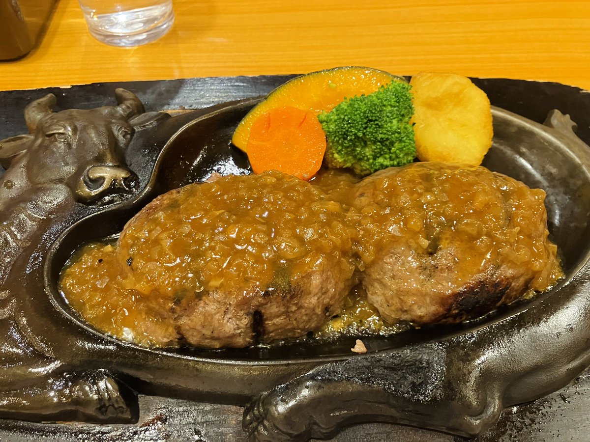 踊れなくて暇なのでハンバーグ食べた