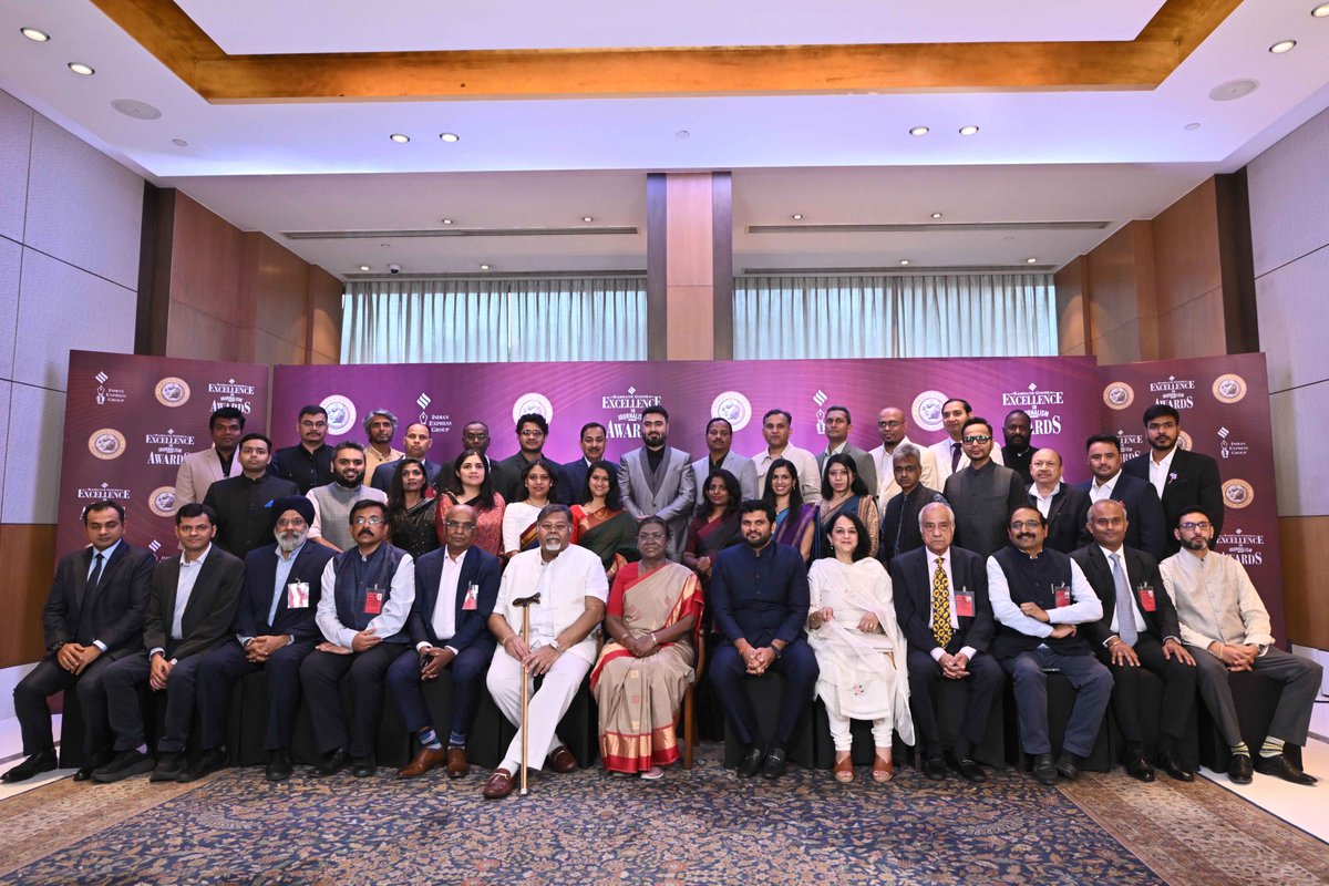 President Droupadi Murmu presented the 19th #RamnathGoenka Excellence in Journalism Awards at a function held in New Delhi

AI is disrupting the world. However, empathy will be the one ingredient that can help journalists beat AI, said the President 

If the citizens are not