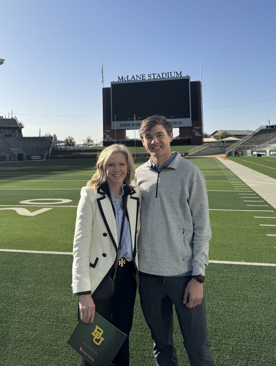 CassyAbbott_Eng's tweet photo. College visit @Baylor for my #4 🐻 https://t.co/oWvcmupgYx