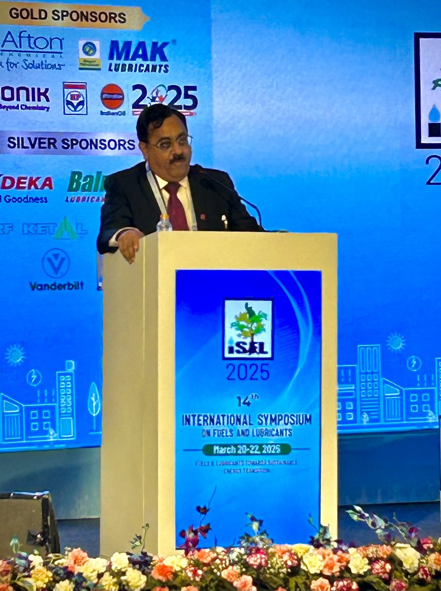 ISFL2025's tweet photo. In his welcome address @DirRnD_iocl, set the tone for the #ISFL2025 through his insightfulness, by highlighting upon the role of all the stakeholders in transitioning towards sustainable energy.. https://t.co/kp6ZHaaNK5