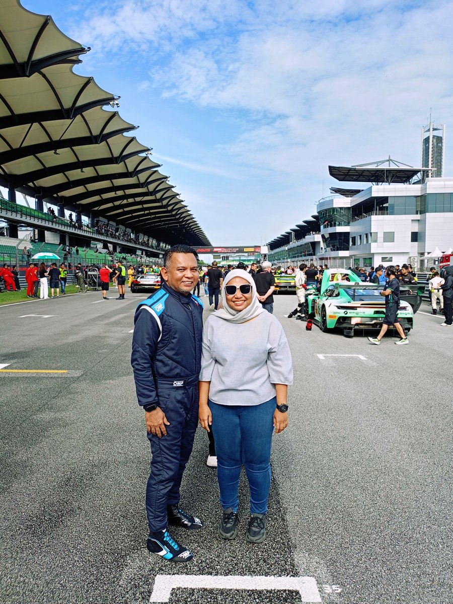 rizalksun's tweet photo. Medical car dah ade peminat... Lame org tk ajak bgambar... Nervous plak tetibe. . Haha.. https://t.co/Yb7N3zExDt