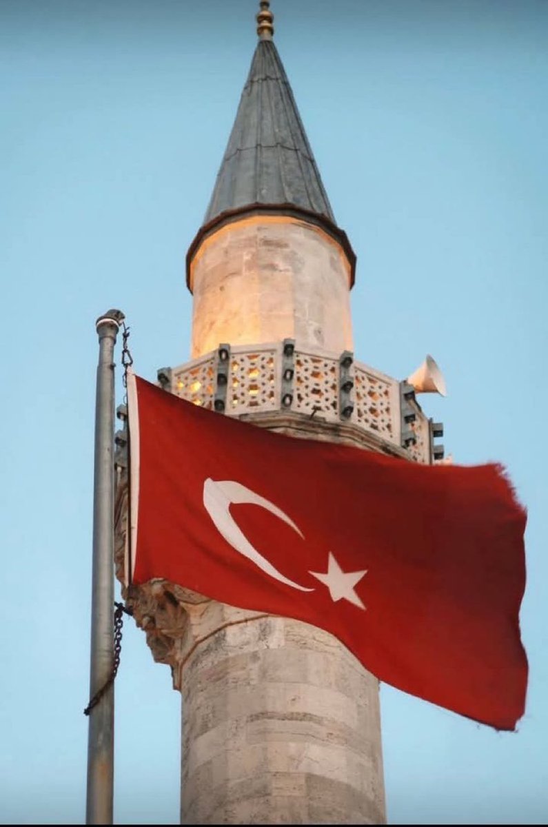 Geçiyor ömür, geçiyor zaman ...
Gidiş tek yön, dönüş yok sahibi mutlaktan ...
Ne toprak doydu insandan,
Ne insan doydu topraktan ....
Velhasıl ayırmasın rabbim 
DOĞRU YOLDAN…🙏

#Günaydın 🕊🪻🍃

Adaletiniz Yok
#StajyerÇırağaAdilYasa