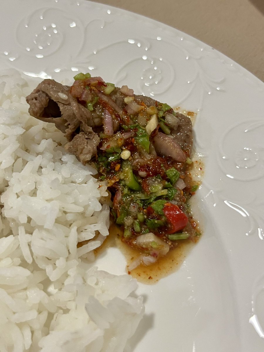prettylupins's tweet photo. Menu berbuka kelmarin. Peminat makanan thai mesti familiar sangat dengan sos cicah macam ni. Masak pulak daging bakar ke, seafood bakar ke. Aroi mak 🤤 https://t.co/rmLrbpvxhk