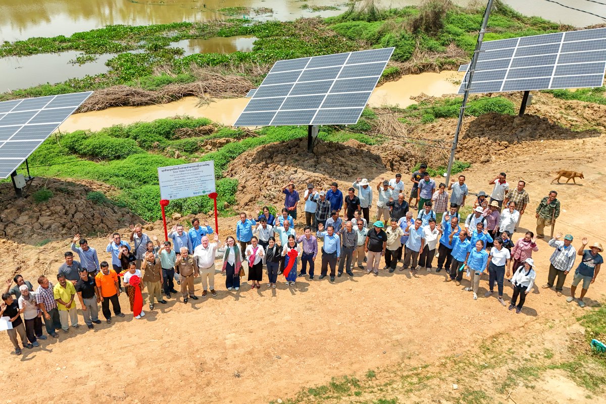 OxfamKH's tweet photo. Noel Grealish, Ireland’s Minister of State at the Department of Agriculture, Food and the Marine, announced €800,000 for @OxfamKH's 2025 climate programme in Cambodia, supporting rural communities & #ClimatePolicies. @irlembvietnam
#CREFA #ClimateChange https://t.co/5eATgobuYw https://t.co/ELWijAhC3r