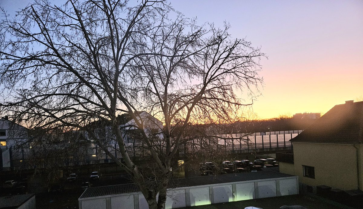 UMZiegeroski's tweet image. I wish you and yours a good day! 🌄🌞🫂
Today I'm taking a little internet time-out to #mourn a female #friend from East Haven, CT who passed away. RIP Marcia 😢🙏🕯