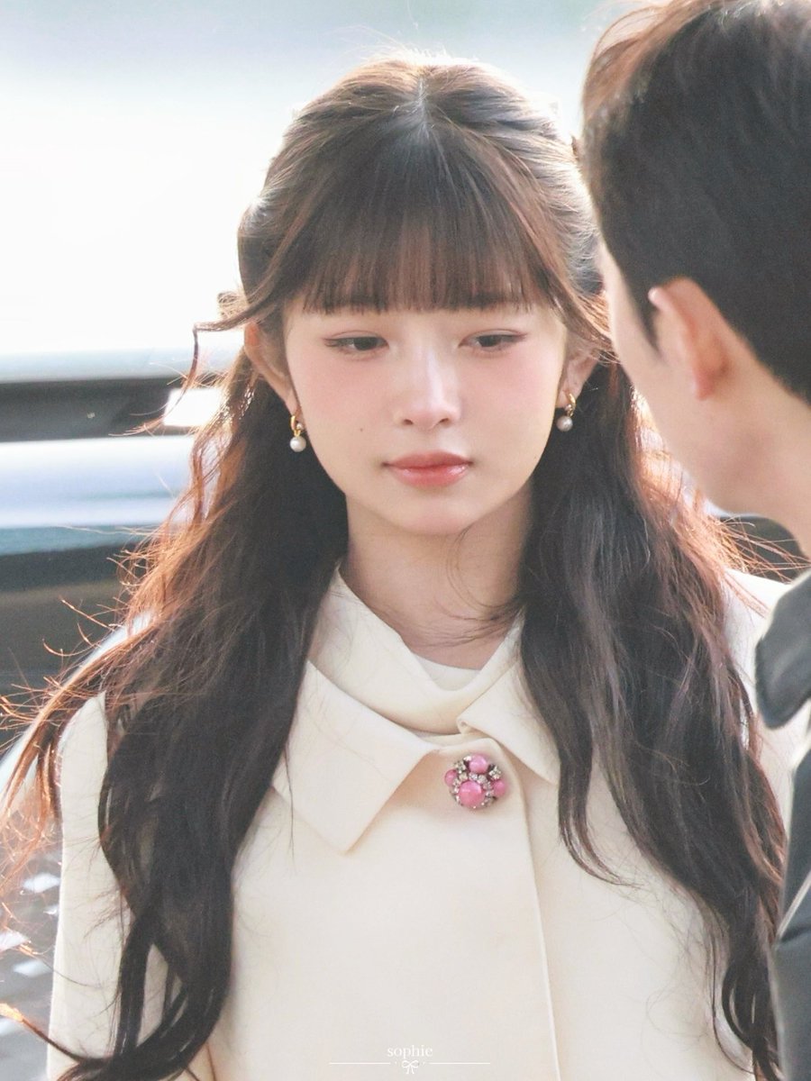 250320

これってもう完全に昭和美人じゃん…📽️

#IVE #아이브 #アイヴ 
#REI #레이 #レイ