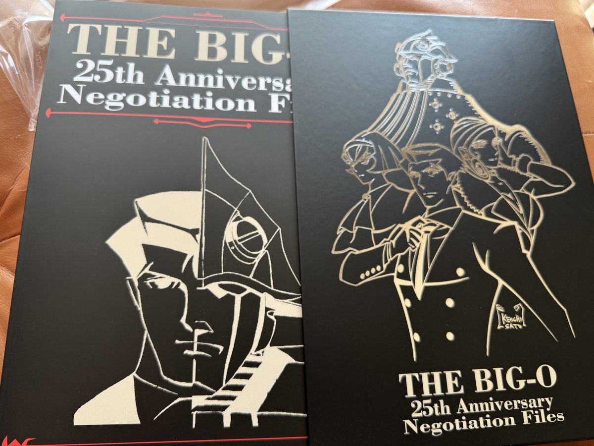 THE ビッグオーの25周年記念資料集が着弾。素晴らしい装丁。さとうけい