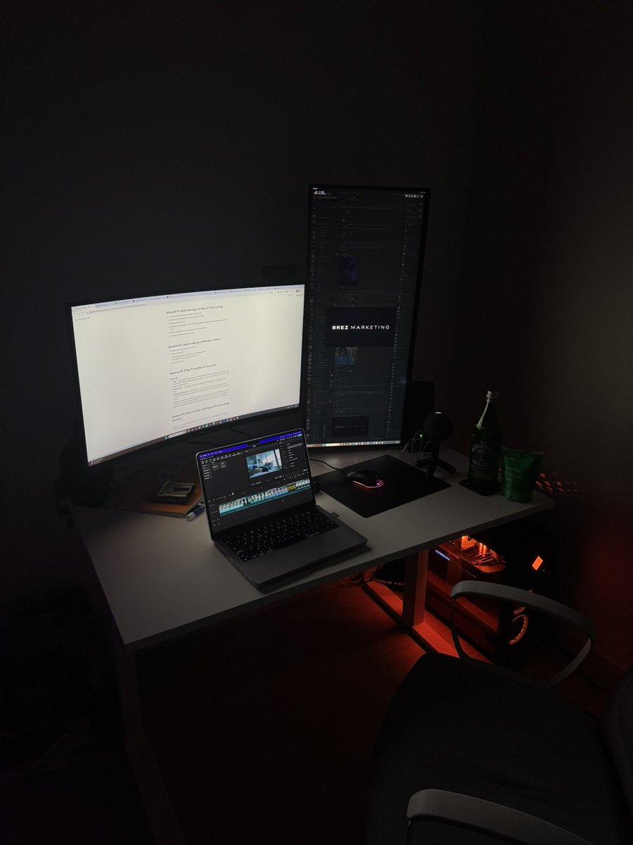 brezscales's tweet image. it’s corny to say but the whole point of college is to set you up with opportunity in the “real world” post schooling. I understand there’s some valuable info to learn there. However, the opportunities outside of college and the “real world” are so endless and obtainable in…