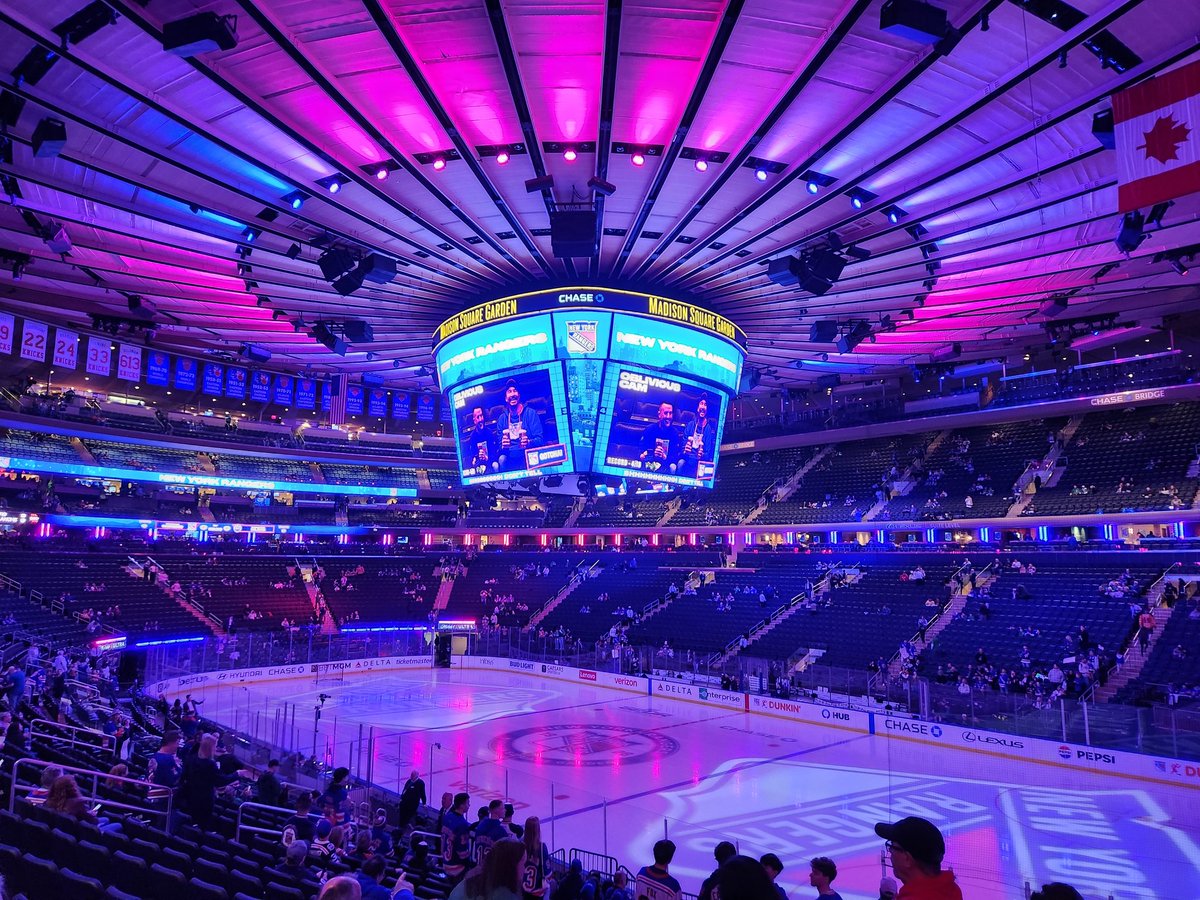 WineOClock4's tweet photo. Still coming down from the high of an incredible trip to NYC! I met so many Oilers fans and even friendly Americans! #theydoexist #letsgoOilers https://t.co/2530Sl7g9r