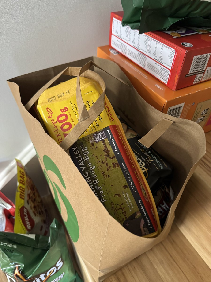 fullplates's tweet image. Thanks #woolworths, this is what you think of your customers. Make them pay for the worst quality bags. With the amount of money you make, one would think that cutting corners is not high on your list of quality service. 
@woolworths @Woolworthsaus