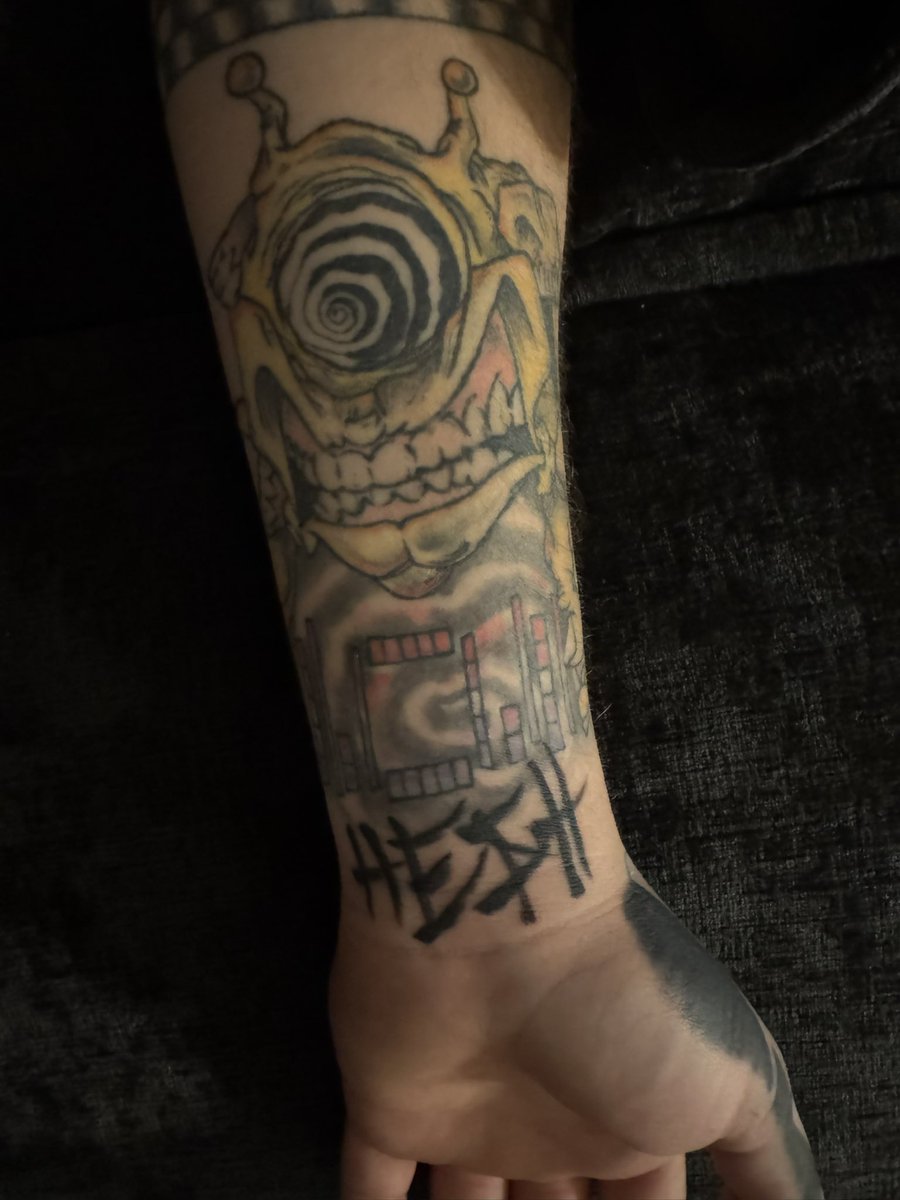 Hygenik's tweet photo. @heshmane finally got my He$h signature tatted after seeing you live in Portland and meeting you for the first time. Your sound will forever be one of my favorites ❤️. I’m sure you might not remember meeting me but I was wearing a LED crown at the north warehouse. Much love man👑 https://t.co/DaJ3ijNhfX