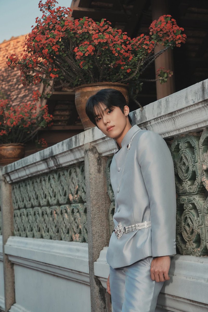ss_pjw's tweet photo. อมกกกก เหมาะมากกก หล่อมากกกกกกกกกกกกก ชุดไทยขาเดฟฟฟ แบบไทยประยุกต์สุดๆๆ หล่อ😭😭😭😭😭😭😭😭😭😭😭😭😭😭 https://t.co/WrAVrQiDNT