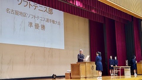 ca_nagoya's tweet photo. いよいよ今年度最後の行事です。終業式に続き、表彰式が行われました。その後は教室に戻って最後のホームルーム。
そして新しい教科書を購入して下校しました
新学年からまたしっかりやりましょう！
#名古屋商業 https://t.co/rmlQVYmgbv