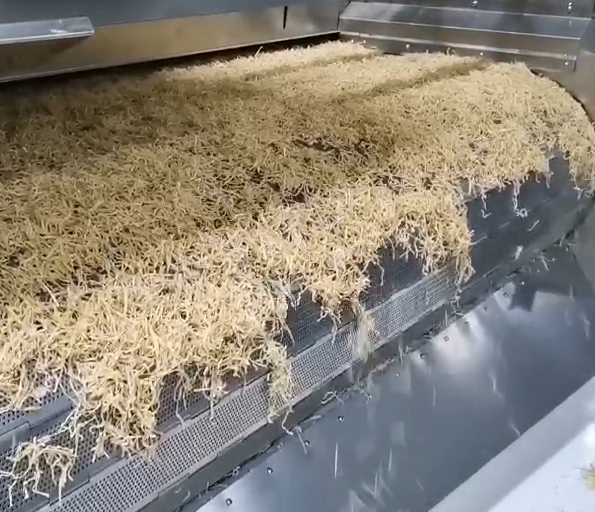 GUANFENG567's tweet image. Discover the efficient workflow of our bamboo shoot drying machine! From slicing to drying, every step ensures optimal flavor and texture. 🌿 #BambooShoot #DryingTechnology #FoodProcessing #fyp #healthyfood