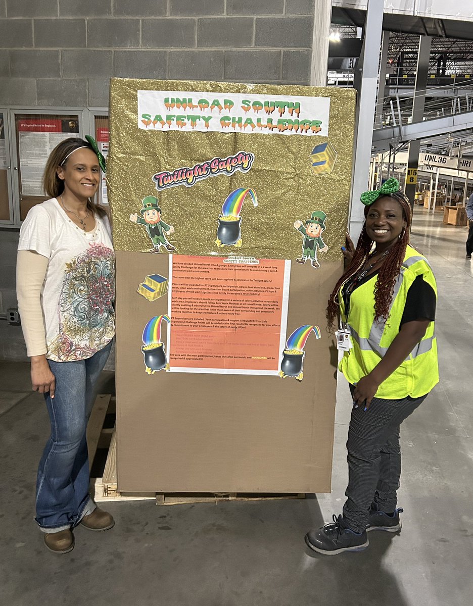 UPS_TWLATLSMART's tweet photo. Unload S. Area Safety Challenge! Safety starts w/U!Include ur crew &amp; supervisor 2 &amp; the safety tips stick like glue! Each area competes in a 2wk challenge. Audits daily for Load Stand use, Hand 2 Surface, Egress, Using equipment &amp; Distracted Walking!! https://t.co/OE90OFXqpj