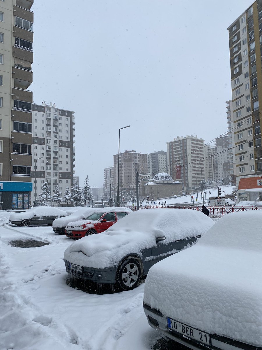 berkmuk's tweet photo. Sana geldim gelmeyecektim. Yolda gelmemek için elli tane sebep saydim ama sebepleri saydikça fark ettim, ne kadar çok gelmek istedigimi. https://t.co/s9kLpIGZrc