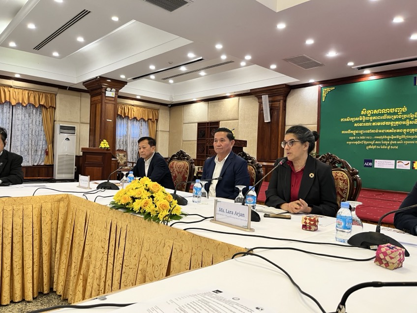CDIA_Asia's tweet photo. CDIA is now in #SiemReap for the final workshop on the electric bus fleet project. Funded by the Republic of #Korea, the initiative aims for a low-carbon, smart public transport system. Engaging tuk-tuk drivers ensures last-mile connectivity while sustaining livelihoods. 🌏🫶🚍 https://t.co/JXriSvU7Uc