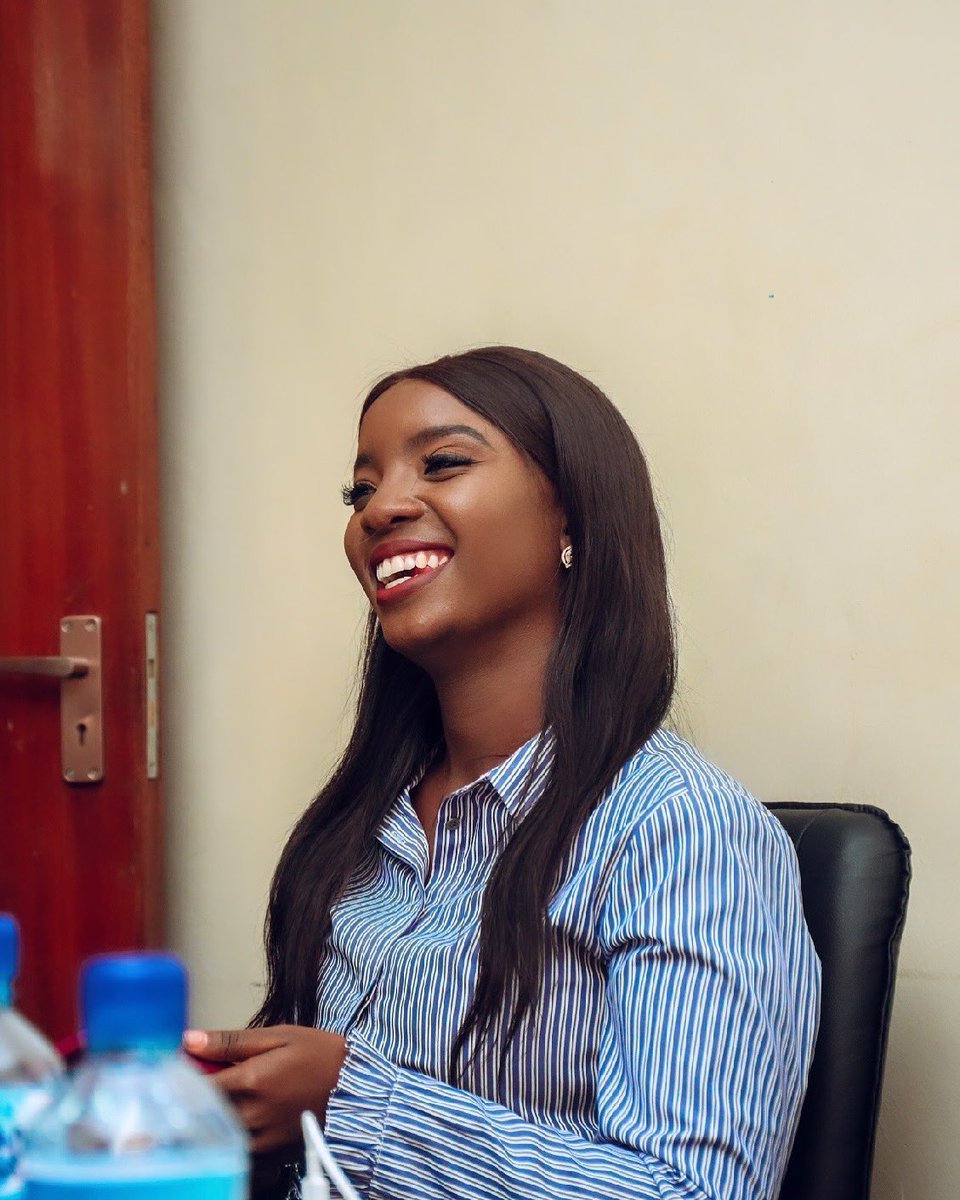 Every expression tells a different story. A moment of deep thought, a spark of joy, the quiet confidence of owning your space. Communication isn’t just about words—it’s about presence, emotion, and impact.✨

Which version of me are you today? 👀💭