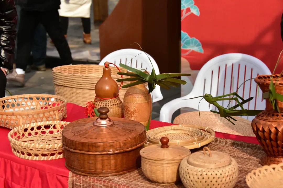 NingxiaCN's tweet image. 🧺 Ready for a #crafty adventure?

Head to Shizuishan in #Ningxia and unravel the secrets of straw weaving! 🌾✨ #NingxiaHeritage