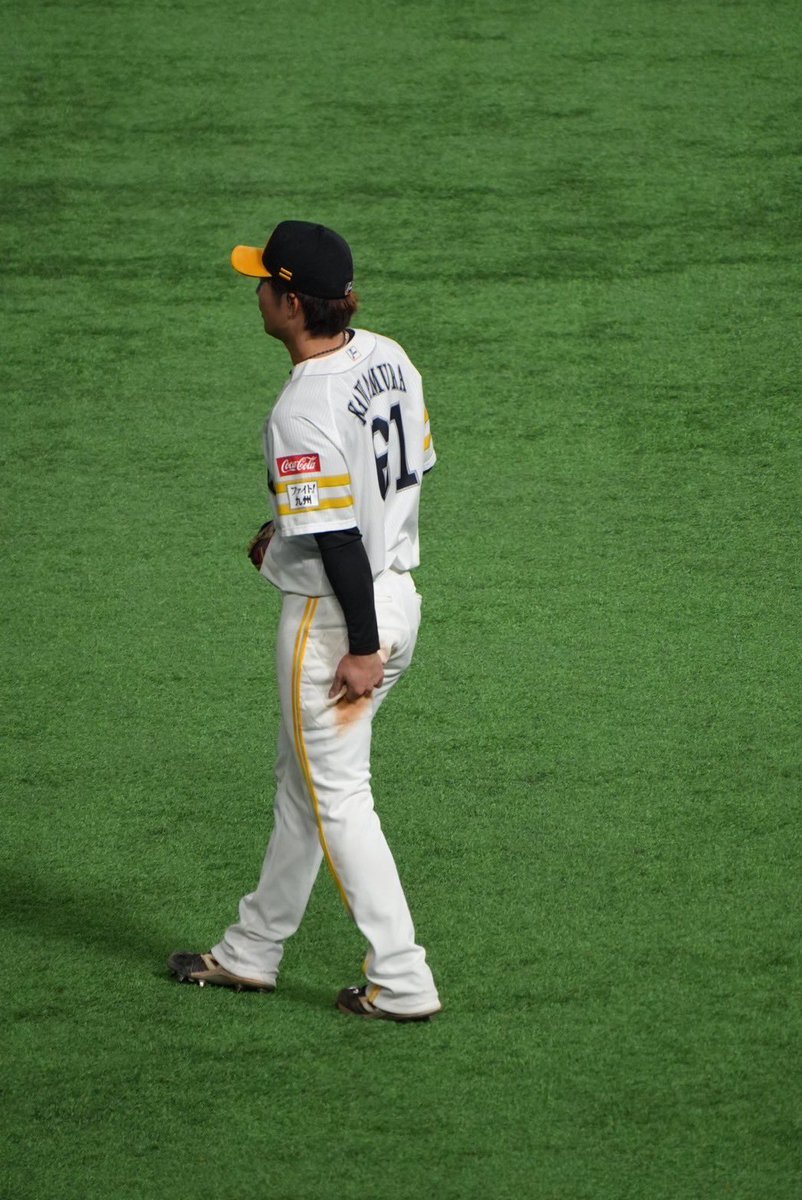 sk_b_05's tweet photo. 盗塁成功して破けたズボン気にしてます。
本日も可愛い川村友斗選手さすがです👼🏻
#川村友斗
#sbhawks 
#全身泥まみれあざと系男子 https://t.co/HeJu11Be00