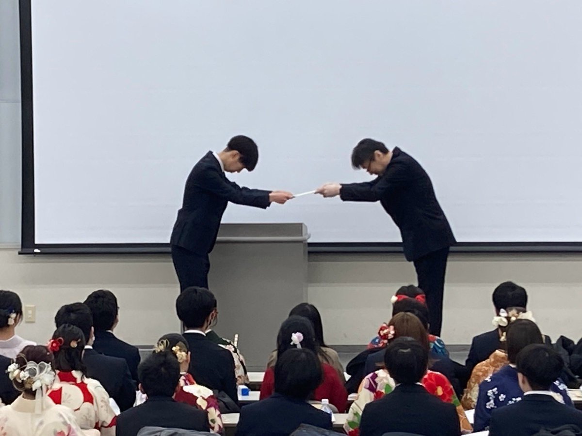 昨日は卒業式でした。
今年はコロナ禍は出席できなかった家族や後輩も会場に入ってお祝いでき、やっと、皆んなで大事な日に素直に気持ちを分かち合える日々が戻って来たんだなぁという式になりました。
これかの社会は若い世代にかかっております！
皆さん頑張って下さい👍
#卒業式　#宮城大学