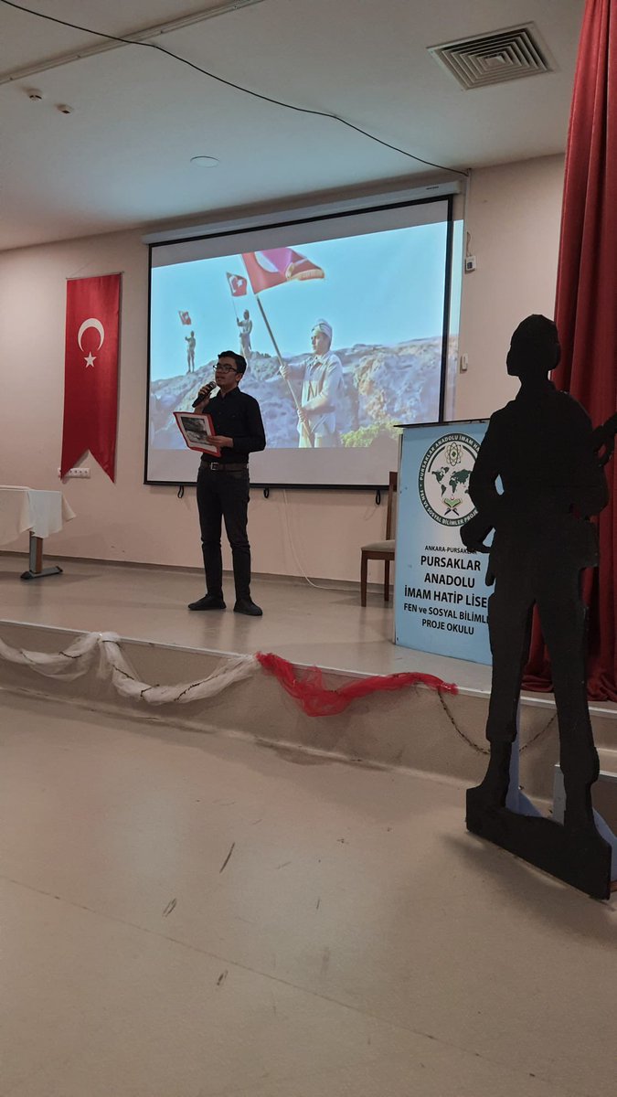 Örnek ve öncü şahsiyetler kulübü olarak Asuman Köse ve okulumuz öğrencilerinin düzenlediği 18 Mart Çanakkale Zaferi ve Şehitleri Anma programı okulumuz konferans salonunda gerçekleştirilmiştir