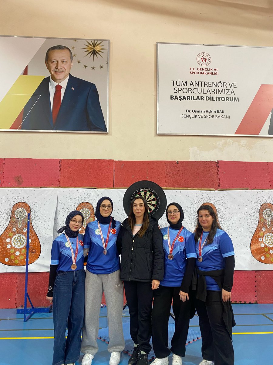 Pursaklar ilçesi okul sporları gençler dart turnuvasında okulumuz kız takımı ilçe 2. olmuştur. Emek veren öğretmen ve öğrencilerimizi tebrik ederiz.