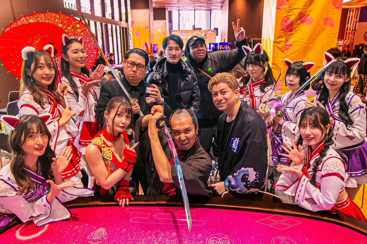 戦国ポーカーツアー (@sengokupoker) on Twitter photo 戦国ポーカーツアーには、多くの御仁にご参陣いただいておる❗️
そのなかでも、ひときわ目を引くお方々を、“一部ではあるが”ご紹介じゃ👺
武将 一ノ瀬 公聖
(<a href="/PSshinbunshi/">一ノ瀬公聖 / Kosei Ichinose</a>)
武将 アントニー
(<a href="/hsa199029/">アントニー (マテンロウ)</a>)
武将 赤羽 もも
(<a href="/itigomiluku_/">赤羽もも🦎💕</a>)
武将 エイキング
(<a href="/eiking2022/">エイキング/ POKER♠️♥️♣️♦️</a>)
武将 戦国ポーカーツアーには、多くの御仁にご参陣いただいておる❗️
そのなかでも、ひときわ目を引くお方々を、“一部ではあるが”ご紹介じゃ👺
武将 一ノ瀬 公聖
(<a href="/PSshinbunshi/">一ノ瀬公聖 / Kosei Ichinose</a>)
武将 アントニー
(<a href="/hsa199029/">アントニー (マテンロウ)</a>)
武将 赤羽 もも
(<a href="/itigomiluku_/">赤羽もも🦎💕</a>)
武将 エイキング
(<a href="/eiking2022/">エイキング/ POKER♠️♥️♣️♦️</a>)
武将