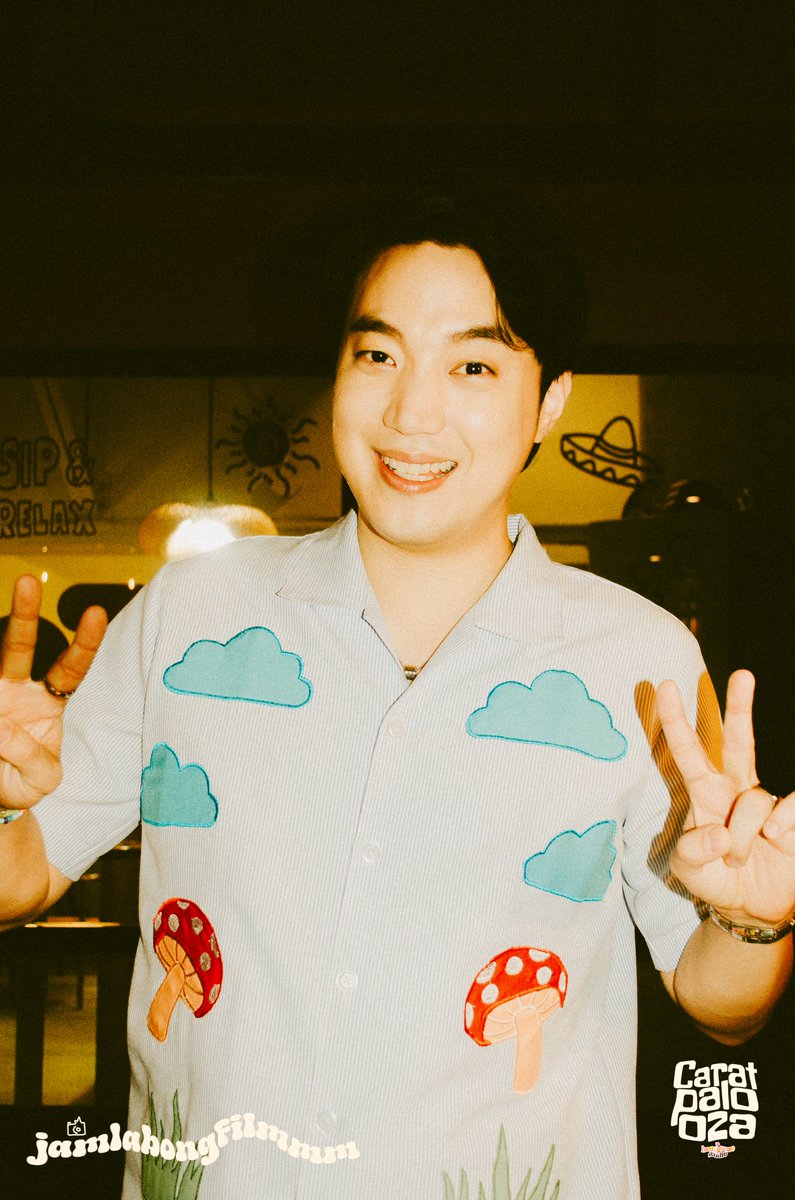 henggaraestudio's tweet photo. CARATPALOOZA but make it retro-film ๐งก๐ธ ft. Ryan Bang
๐ธjamlabongfilmmm
#CARATPALOOZA #CaratsForStrays https://t.co/dd7PEBMvzM