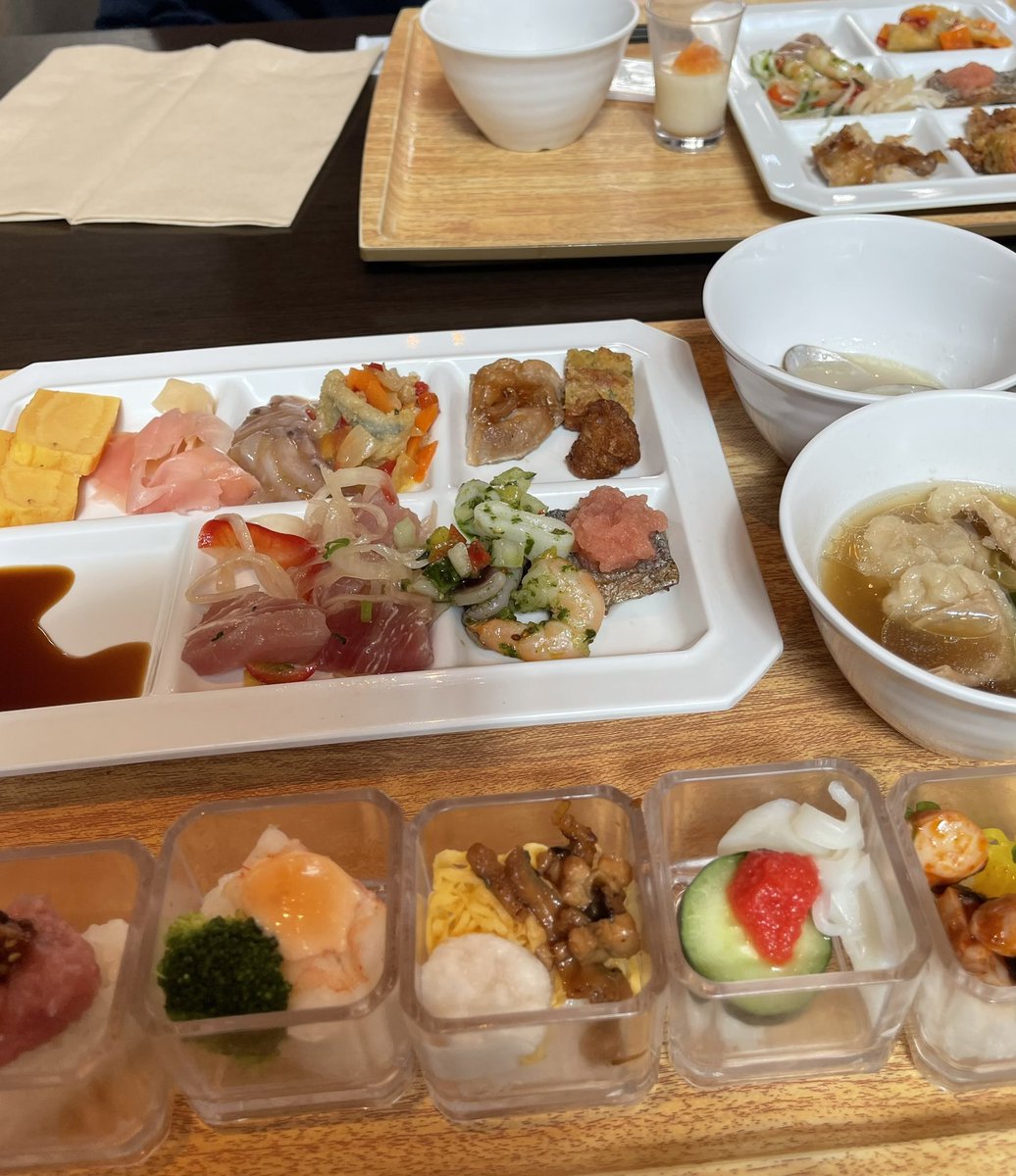 CountrySide315's tweet image. 先日の昼食は
　バイキングで✨
　　いただきました🍀

#HAPUNa