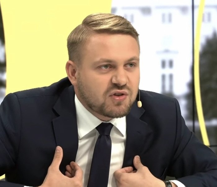 agent25krk's tweet photo. To mówicie że ten ulany knur chciał pobić 50cio kilogramową KOBIETĘ?

Jakież to pisowsko-katolicko-patriotyczne ‼️🤮 https://t.co/9dGzhg4y5f