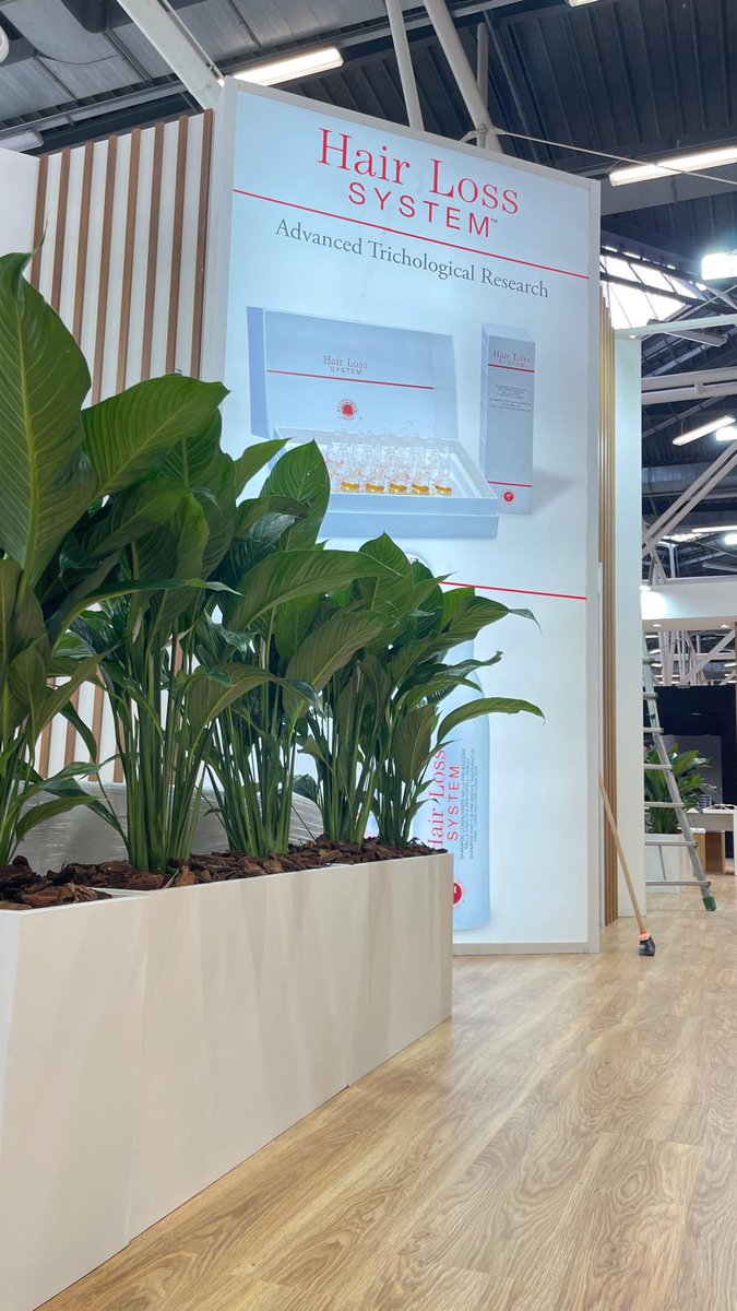 FabriAnsaloni's tweet photo. Allestimenti per Cosmoprof Bologna #cosmoprof #bologna #bolognafiera #florsilva #ansaloni https://t.co/fiw7g4sG0o