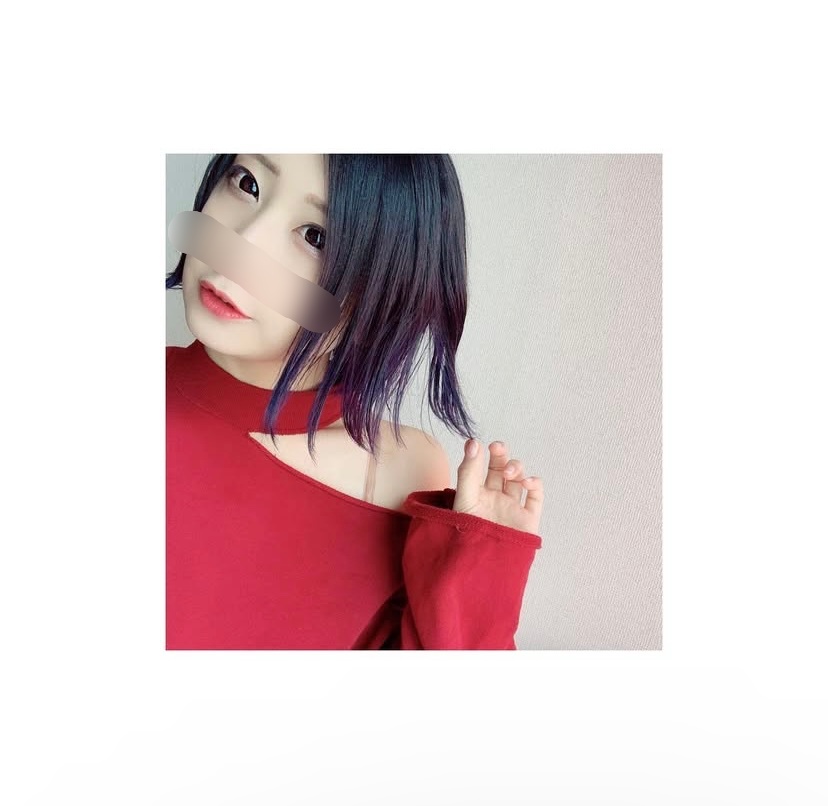 今日は真っ赤のこゆきです！！
年中無休このアカウントの名前が冬なので、気分もクリスマスです！なんつって🤟

今日祝日なのをさっき知りましたこゆきです！
みんな3月もう終わるし、4月の出会いの季節だーーー🥳

よき1日を！！