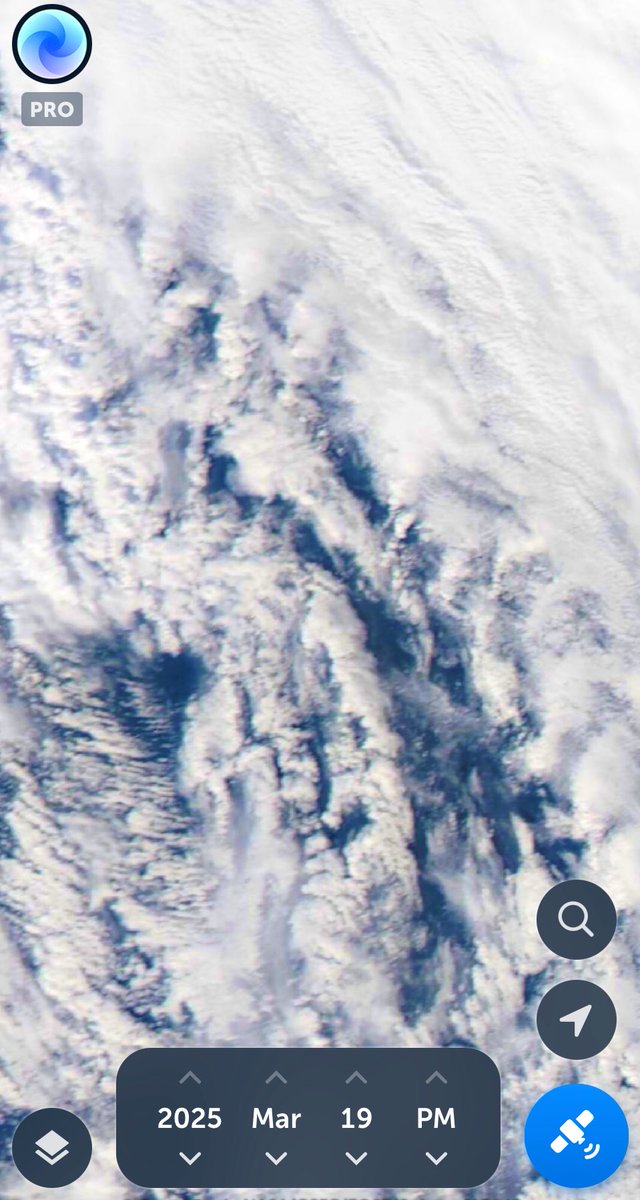 southcoastwx's tweet photo. The eye?
Yes, in fact today’s large and powerful cold front spawned a low pressure system on its convergence zone.
This newly born storm had a pretty distinct “eye”
#PacificColdFront #Low #BCStormWatch #Storm #cyclone https://t.co/wvSD5RbpKK