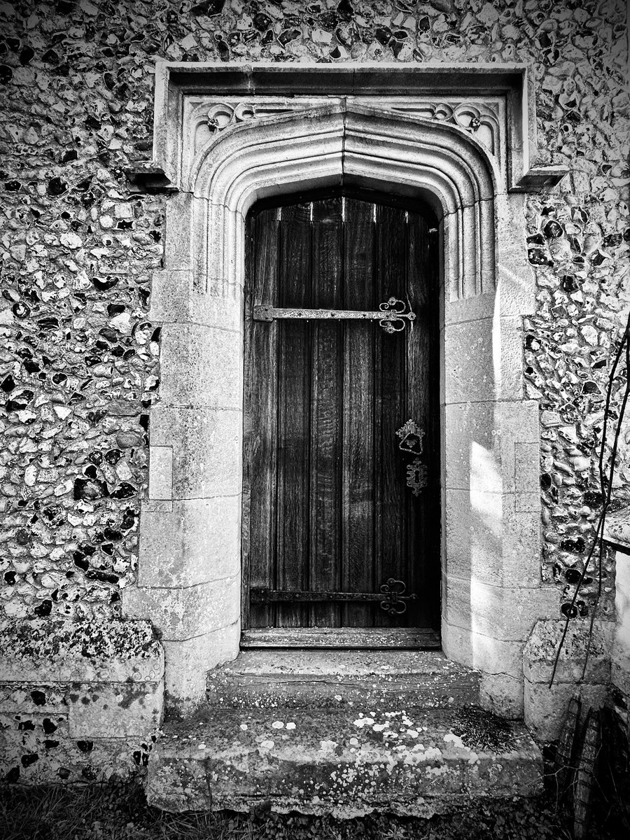 DoctorGOE's tweet photo. #adoorablethursday #cheveley #mono #monochrome #photograph #photography https://t.co/WB8TTf2CqL