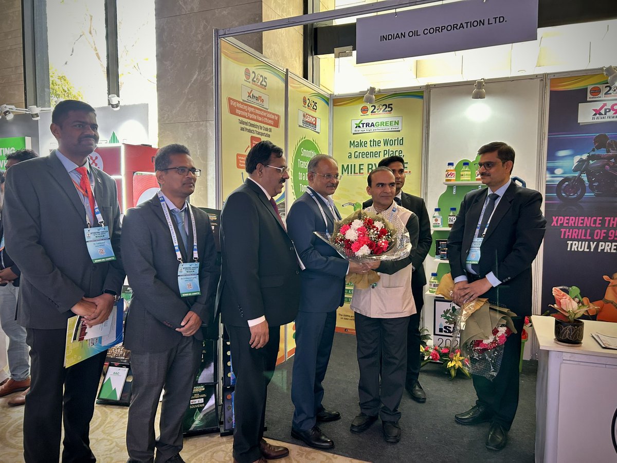 ISFL2025's tweet photo. Inauguration of IndianOil R&amp;D  exhibition stall by Director (Pipelines), IOCL in the presence of Director (R&amp;D), IOCL.

#ISFL2025 https://t.co/uMnlJJLyr8