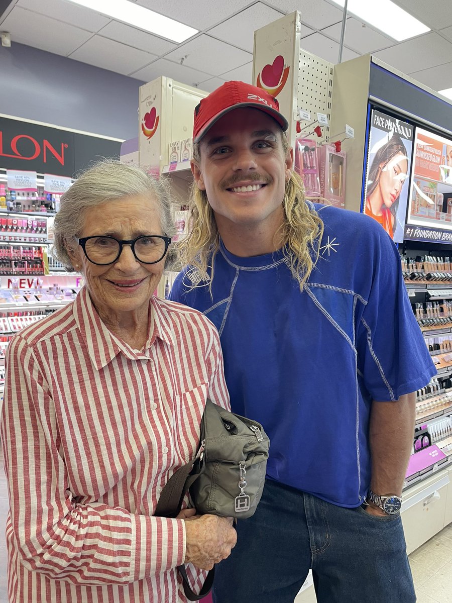 rodashman's tweet photo. When youโre rising 92yo mother says sheโs going to Priceline and has a photo with a complete stranger #nevertoold https://t.co/xpfYO6BHYu
