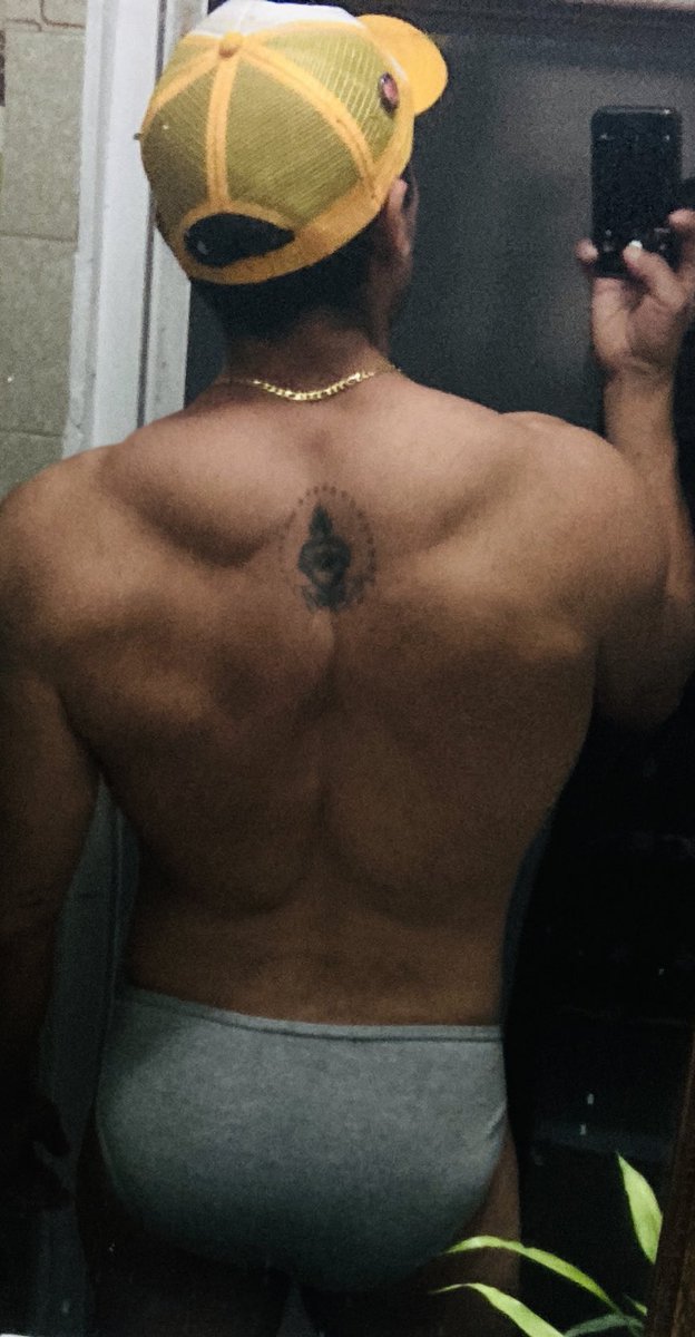 Mi gorra tiene espacio para un patrocinador. 
Por la Espalda también hay donde anunciarse.