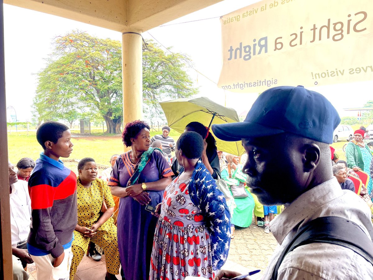 Forww_smiles's tweet photo. Patients are in waiting to go through the process of having their eyes checked and treated freely.

This is day 2/4. We close the clinic at 6:00pm of the 22nd March 2025.

#doinggood #forworldwidesmiles #FWWS https://t.co/fPzBSxSukH