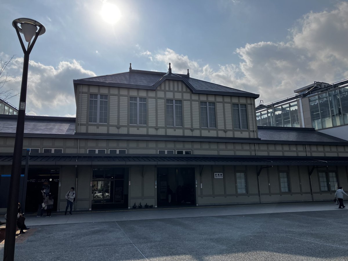 yutter_official's tweet photo. 若松駅から筑豊本線にて折尾駅へ向かいましたらば駅弁かしわめしを購入しようと思ったけどんも、人気なので売り切れであった😮
して、駅中に東筑軒のうどん屋さんがあったのでかしわうどんをいただきました🙂
駅弁はまたの機会🙂
#forbiddentour #福岡 #北九州市 #八幡西区 #腹ごしらえごしごし #旅ゆ https://t.co/aYfON6CiWI