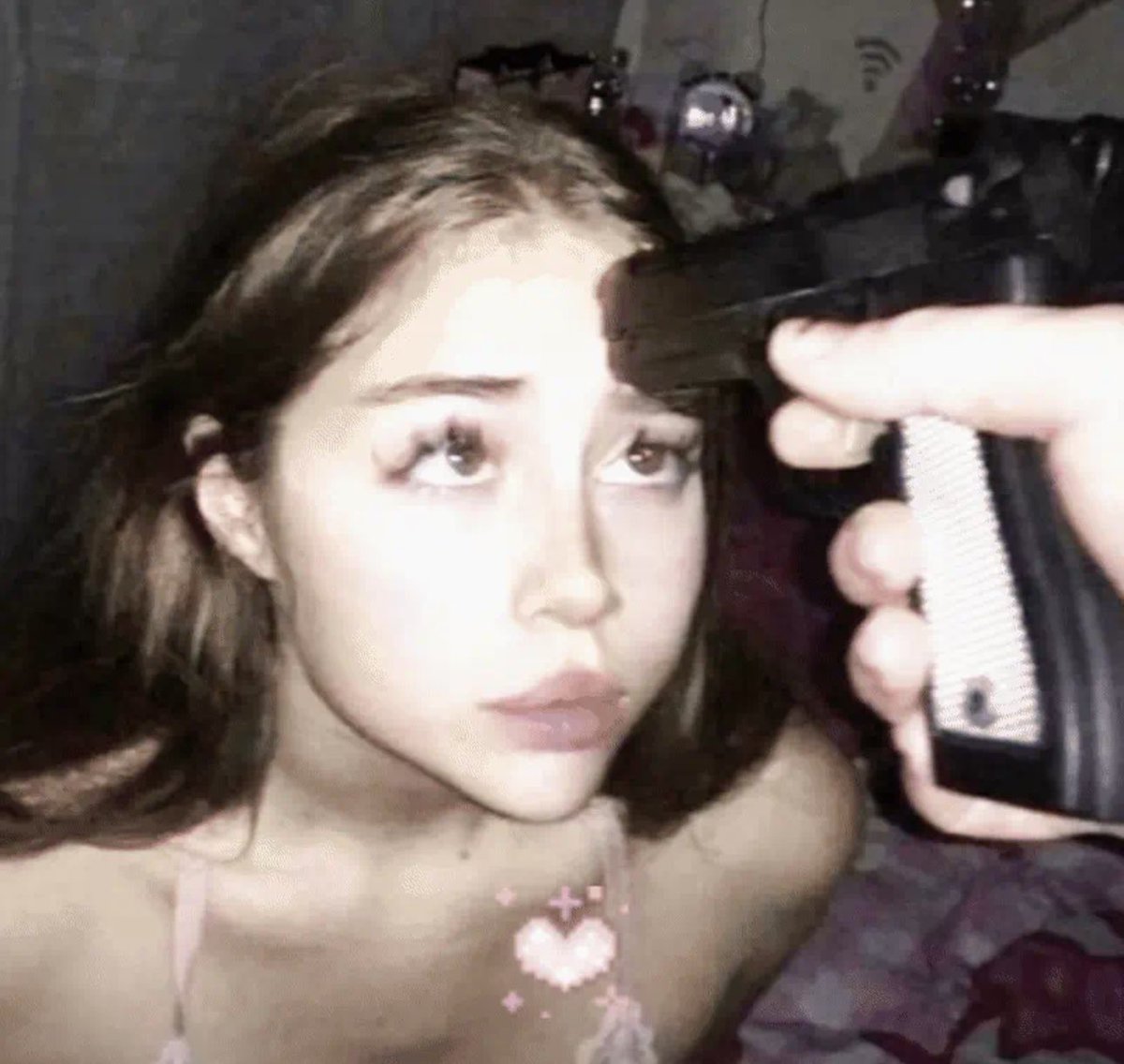 sistergooner's tweet photo. ᅠ

ᅠᅠ───  TENGO NOVIO IMBECIL ! 💢

ᅠᅠA la nerd pajera le cambio lo enojada al instante después de ver cómo le apuntabas con una jodida arma, el miedo le invadía el cuerpo incluso ya no parecía molesta por ser acosada por ti ✨

ᅠ https://t.co/uw0uxJwdu7