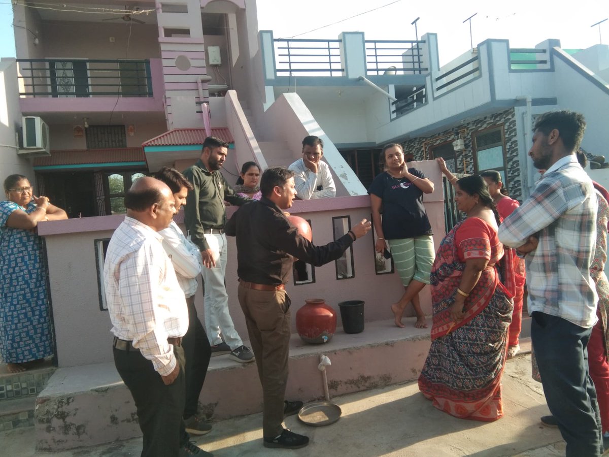 વિજાપુરના કુકરવાડાગામે યુનિસેફ તથા પ્રીમોવે એજન્સી દ્વારા slwm અંતર્ગત એસેટ ડેમો માટે જગ્યાની સ્થળ મુલાકાત તથા ગ્રામજનો સાથે ચર્ચા દ્વારા પૂર્વતૈયારી કરવામાં આવી.જેમાં ગ્રા.પં.તલાટી તથા sbm સ્ટાફ હાજર રહેલ.
#Mehsana
<a href="/CMOGuj/">CMO Gujarat</a>
<a href="/CollectorMeh/">Collector Mehsana</a>
<a href="/ddo_mehsana/">DDO Mehsana</a>
x.com/SwachchhM