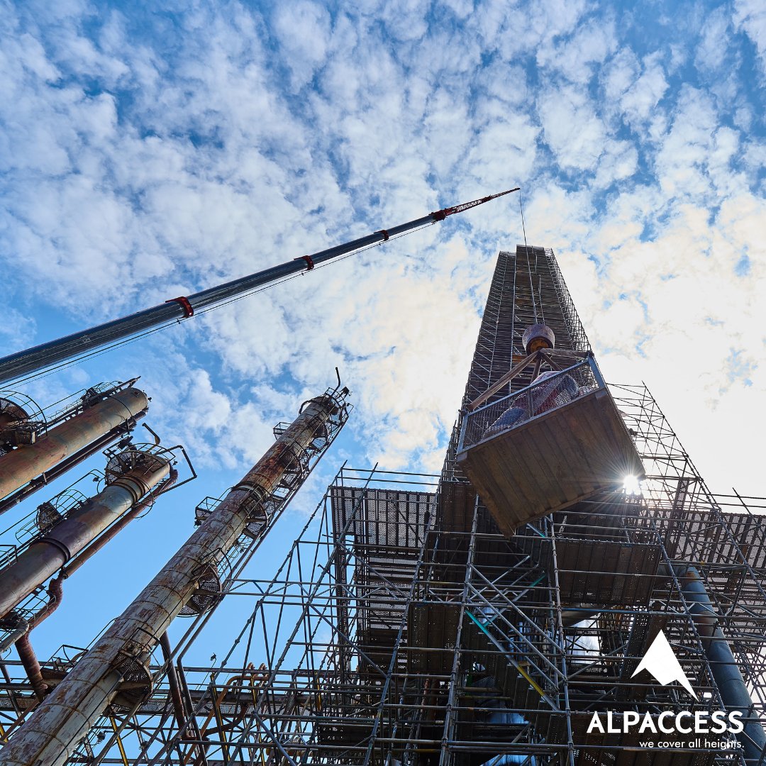 We deliver, assemble, and dismantle the scaffolding system for you! Our scaffolding services can also be combined with any other services such as protective coatings, passive fire protection or thermal insulation.