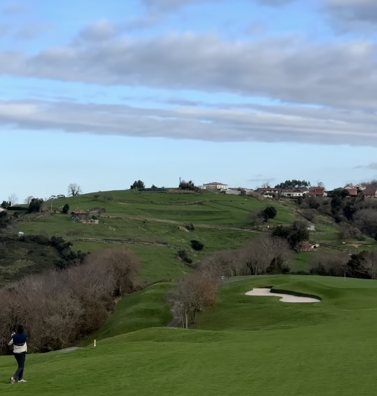 Las leyendas no se crean en un día, se forjan golpe a golpe 🔥

#GolfSantaMarina #SeveDesign #SeveBallesteros #GolfCantabria